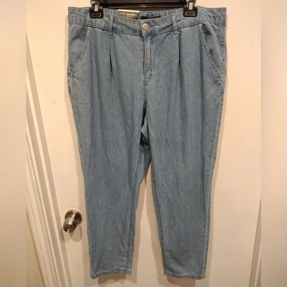 NWT Who What Wear Halifax Wash Tapered Leg Natural Waist Women's Jeans Sz 16 - Picture 1 of 8